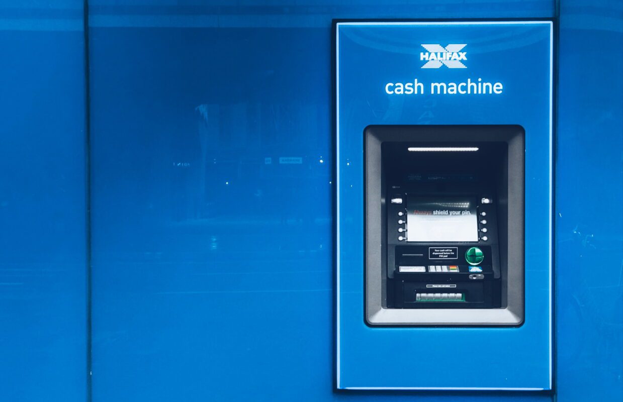 Rút tiền thẻ tín dụng tại ATM